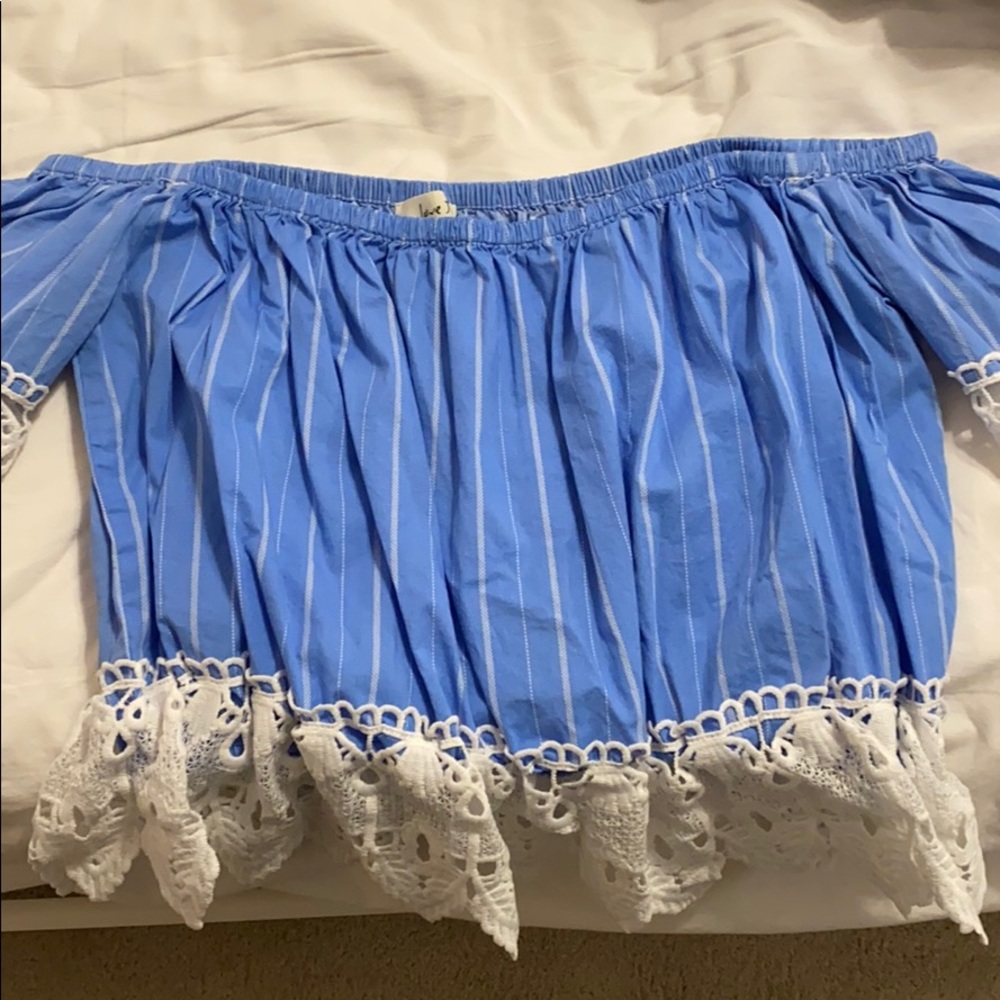Off shoulder shirt
